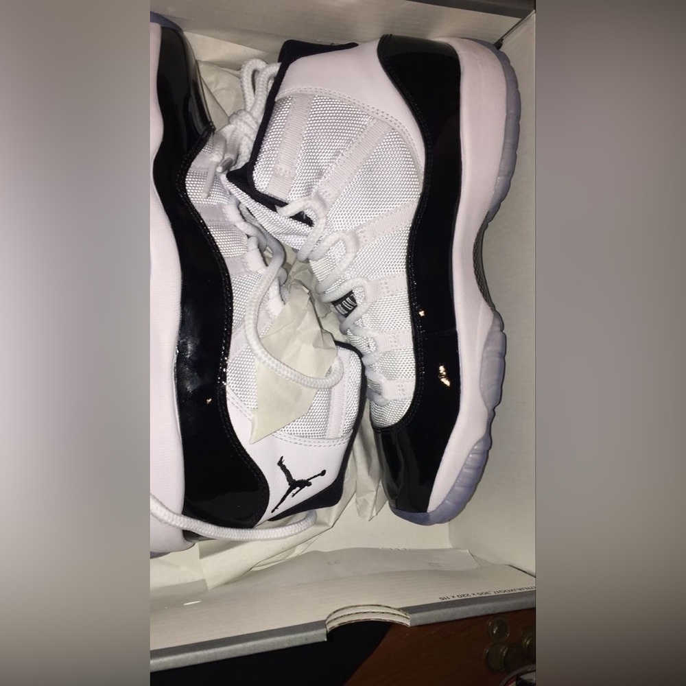 /JORDAN CONCORD 11’s NEW SIZE 9